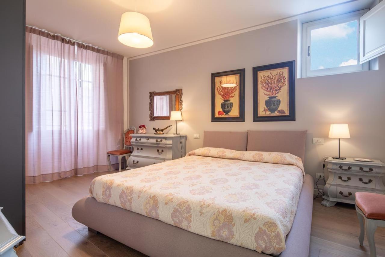 Stunning & Luxurious 1Br Apt 1 Min Walk By Duomo Firenze Eksteriør bilde